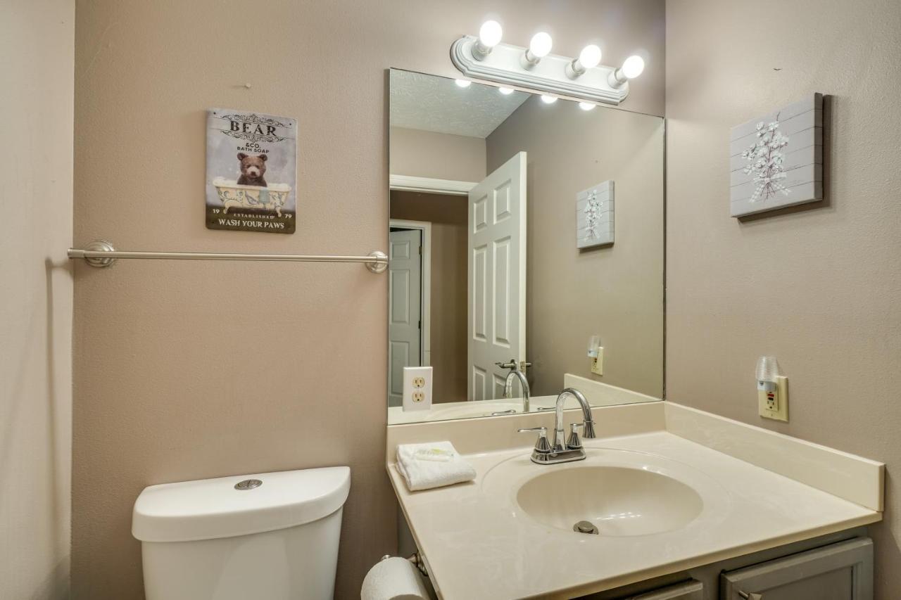 Gatlinburg Vacation Rental Balcony With Hot Tub! Екстер'єр фото