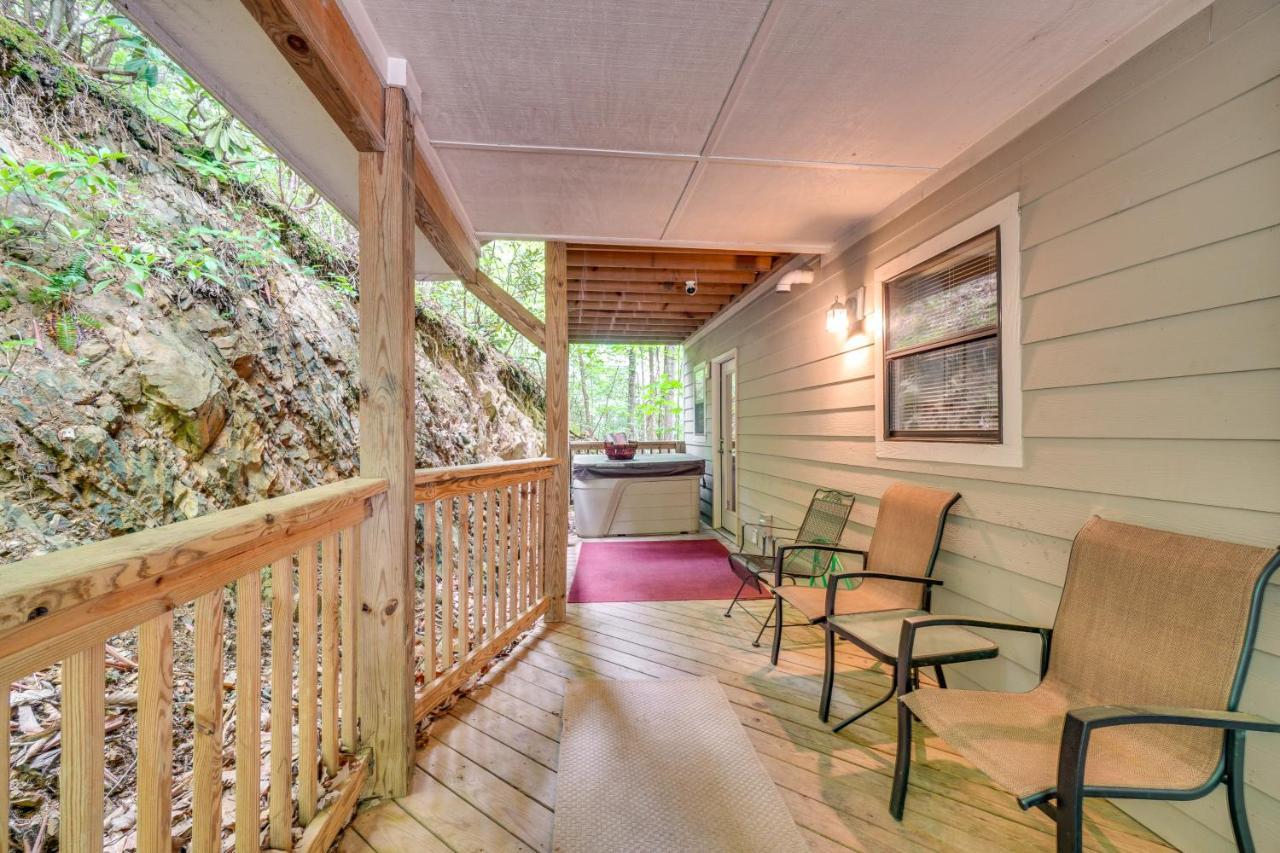 Gatlinburg Vacation Rental Balcony With Hot Tub! Екстер'єр фото