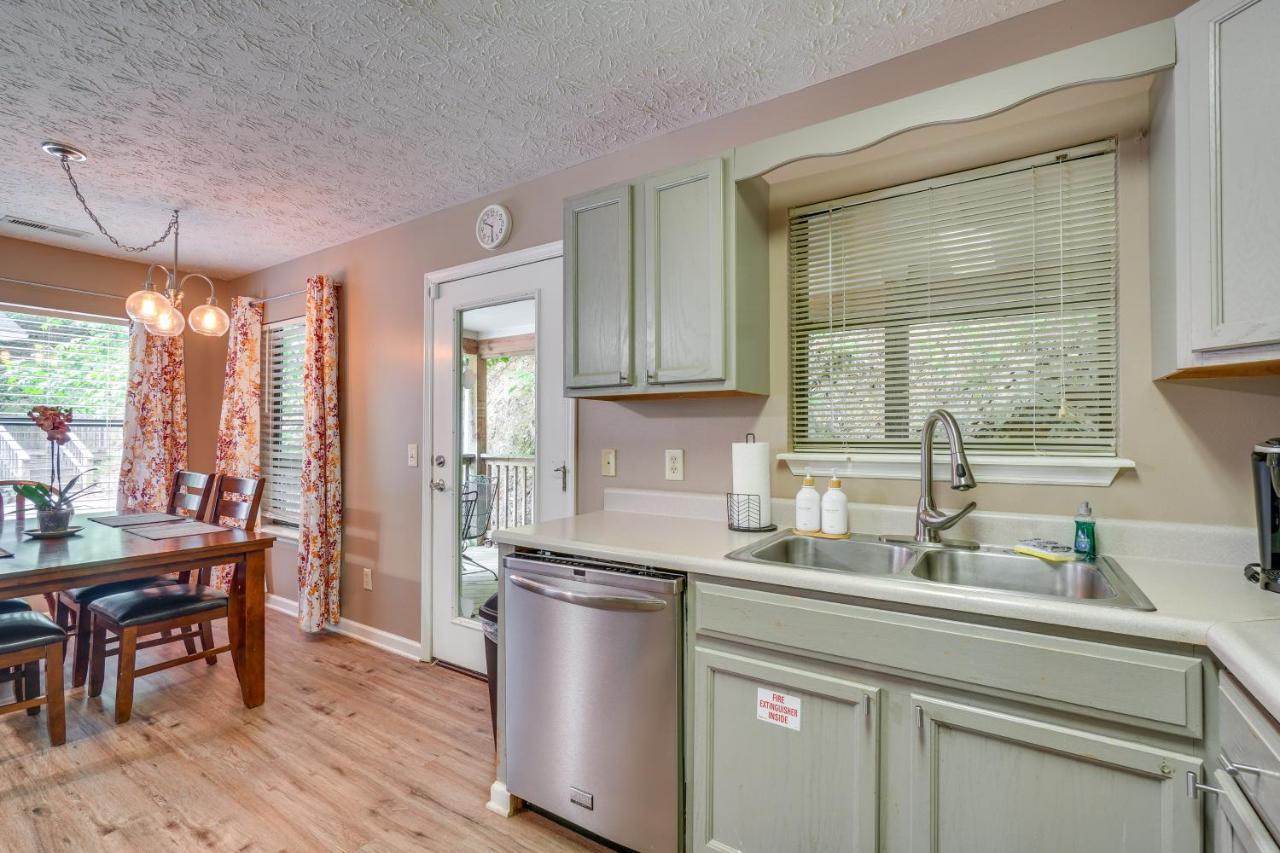 Gatlinburg Vacation Rental Balcony With Hot Tub! Екстер'єр фото