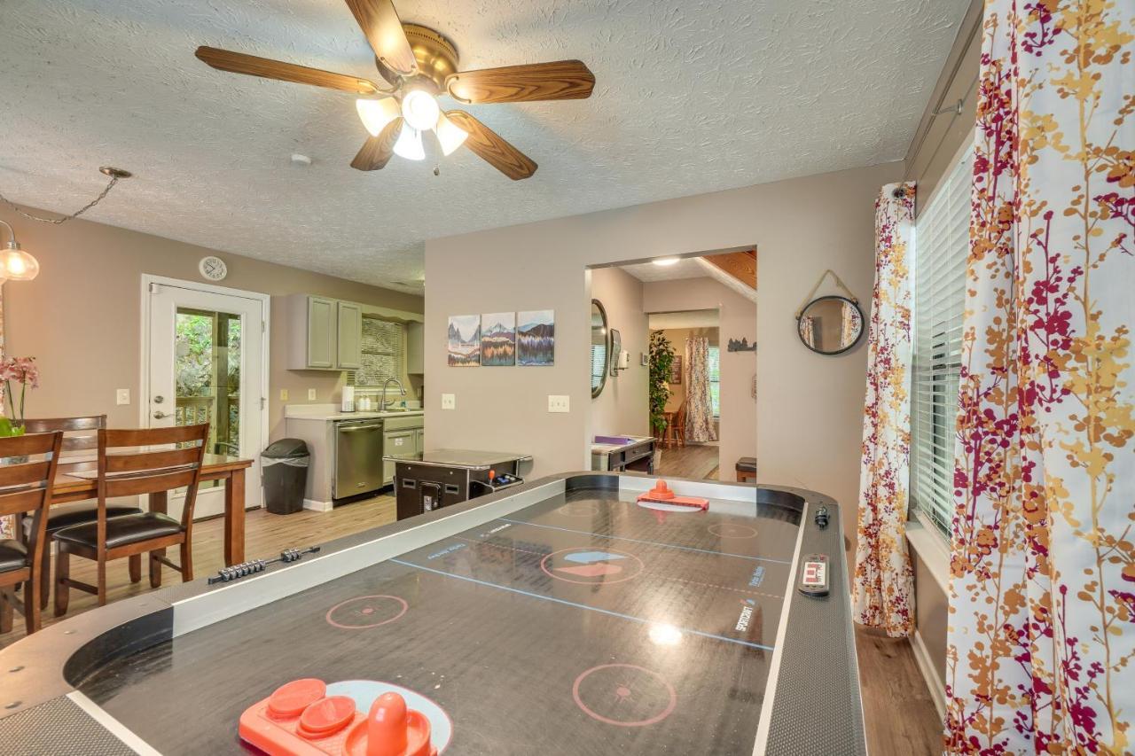 Gatlinburg Vacation Rental Balcony With Hot Tub! Екстер'єр фото