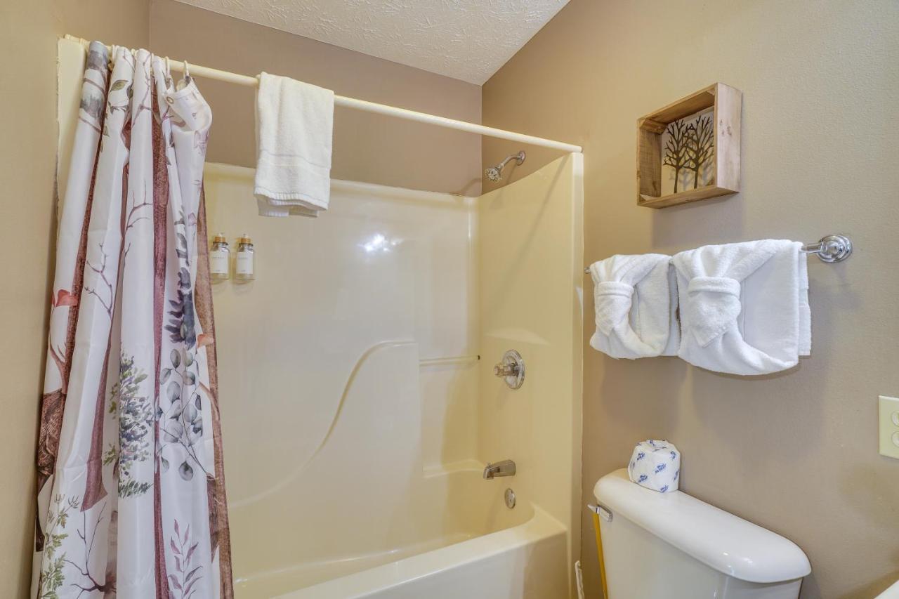 Gatlinburg Vacation Rental Balcony With Hot Tub! Екстер'єр фото