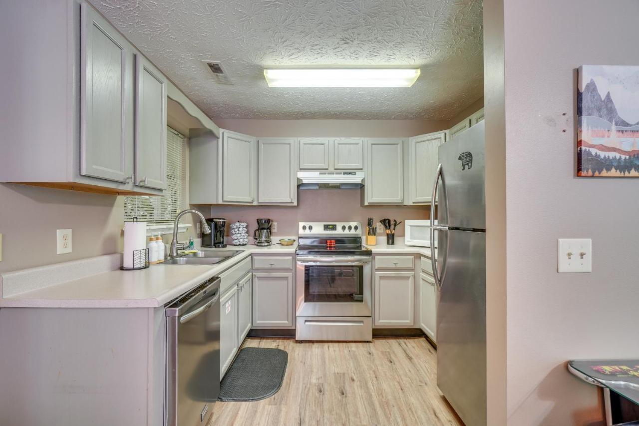 Gatlinburg Vacation Rental Balcony With Hot Tub! Екстер'єр фото