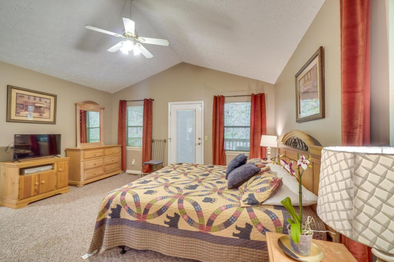 Gatlinburg Vacation Rental Balcony With Hot Tub! Екстер'єр фото
