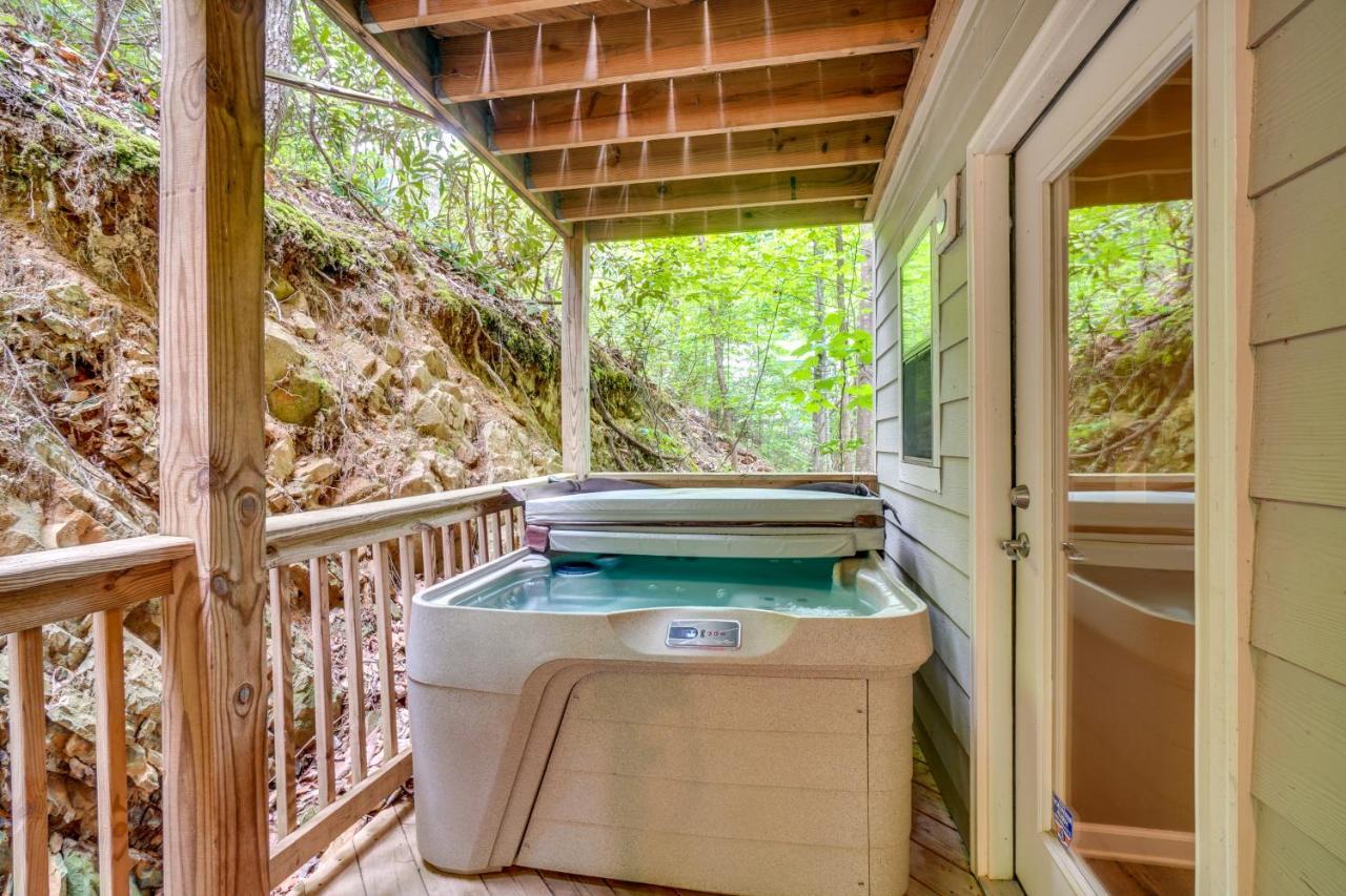Gatlinburg Vacation Rental Balcony With Hot Tub! Екстер'єр фото